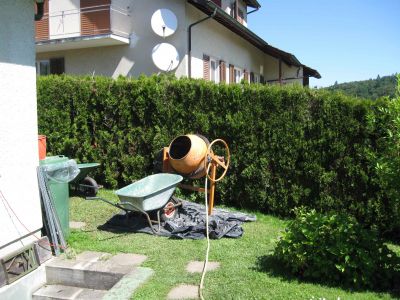 Unser alter Betonmischer kann wieder veräumt werden