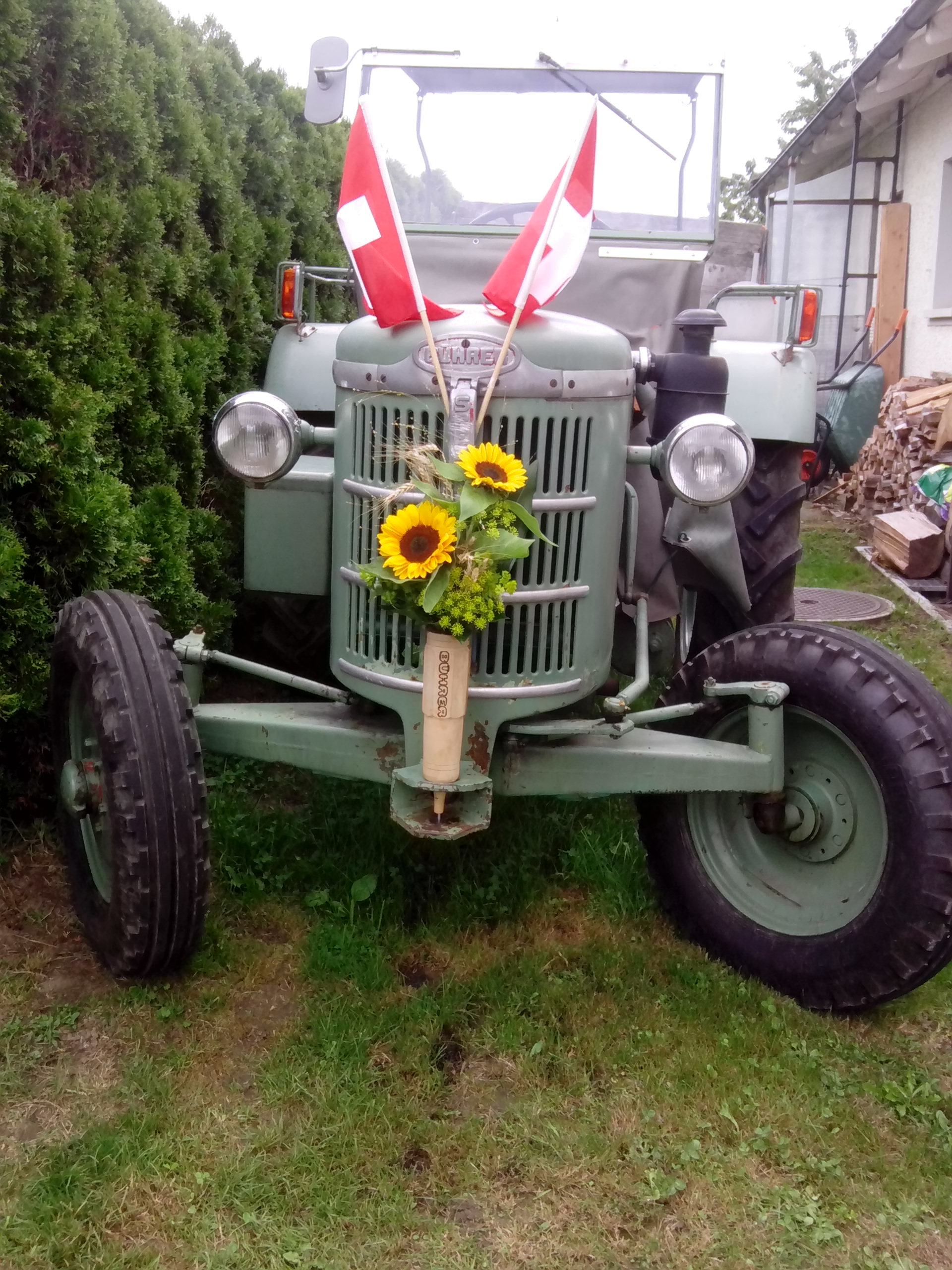 Mein Bührer UNM 4/10 jetzt noch mit Blumenstrauss