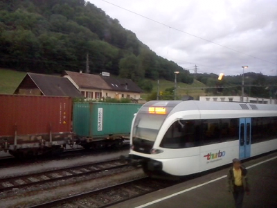 Einfahrt der S41 von Bülach am 28.07.2015 um 06:31 Uhr