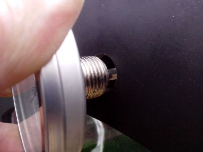Thermometer mit Ø 20.6 mm passt nun mal nicht in Ø 18 mm Bohrung !