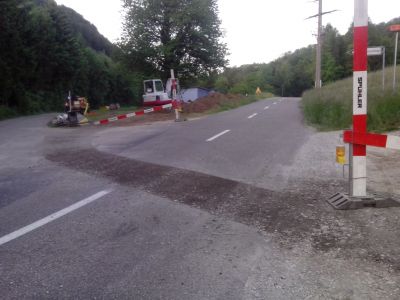 Auch die Strasse musste wieder aufgegraben werden.