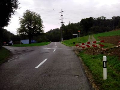 Vis-a-vis der Abzweigung zum Schützenhaus wieder aufgegraben