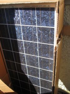 Erster Blick in den Karton der Solarpanels