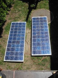 Beide Solarpanels seriell angeschlossen...