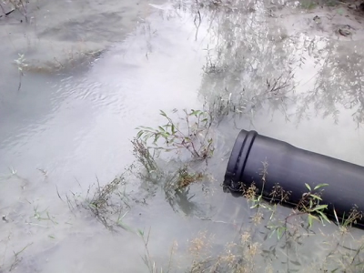 Wasser läuft auf die falsche Seite in der Sillere am 05.10.2014 um 18:09 Uhr