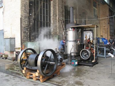 Dampfmaschine unter Dampf